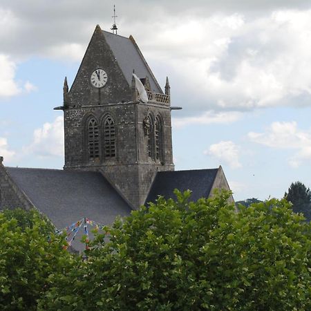Gite De La Place De L'Eglise Сент-Мер-Эглиз Экстерьер фото