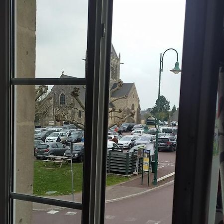 Gite De La Place De L'Eglise Сент-Мер-Эглиз Экстерьер фото