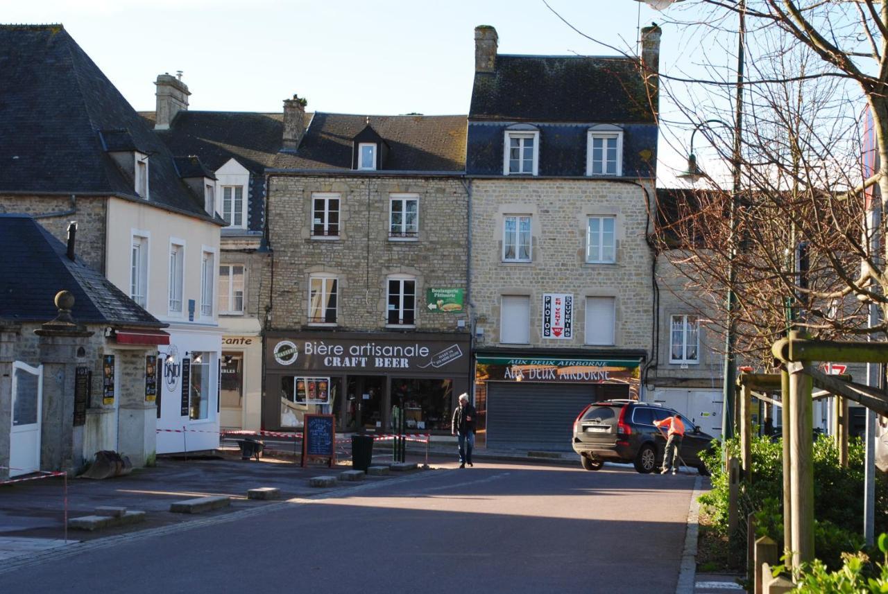 Gite De La Place De L'Eglise Сент-Мер-Эглиз Экстерьер фото